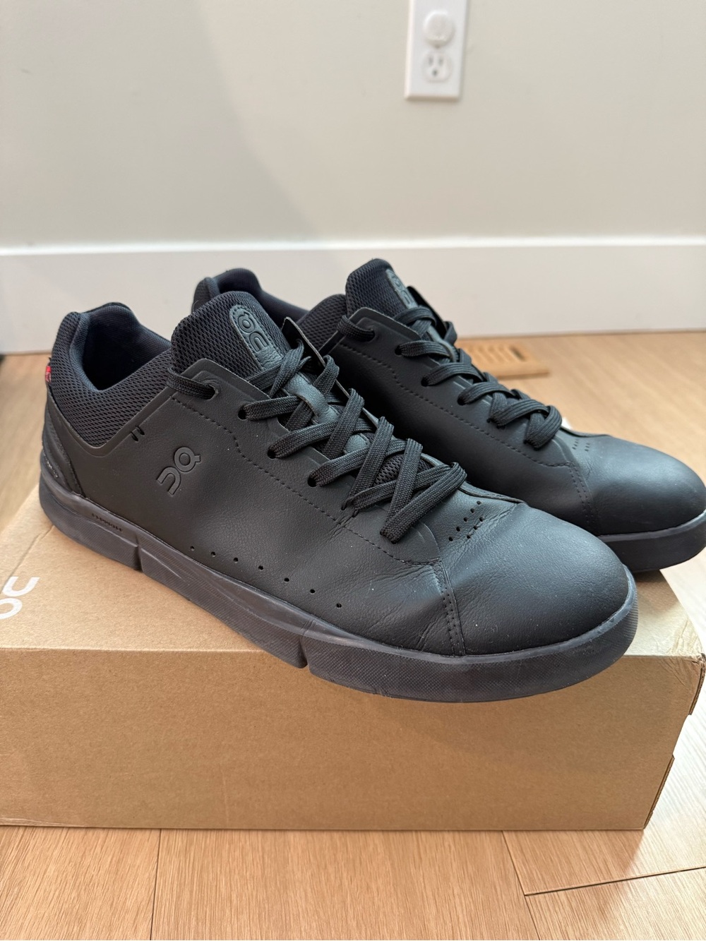 On Running Men's Black Casual Leather Sneakers